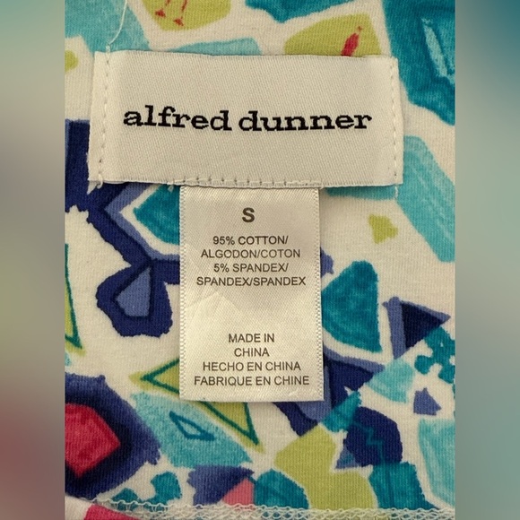 Alfred Dunner bright color women’s shirt (size small) - Picture 3 of 5